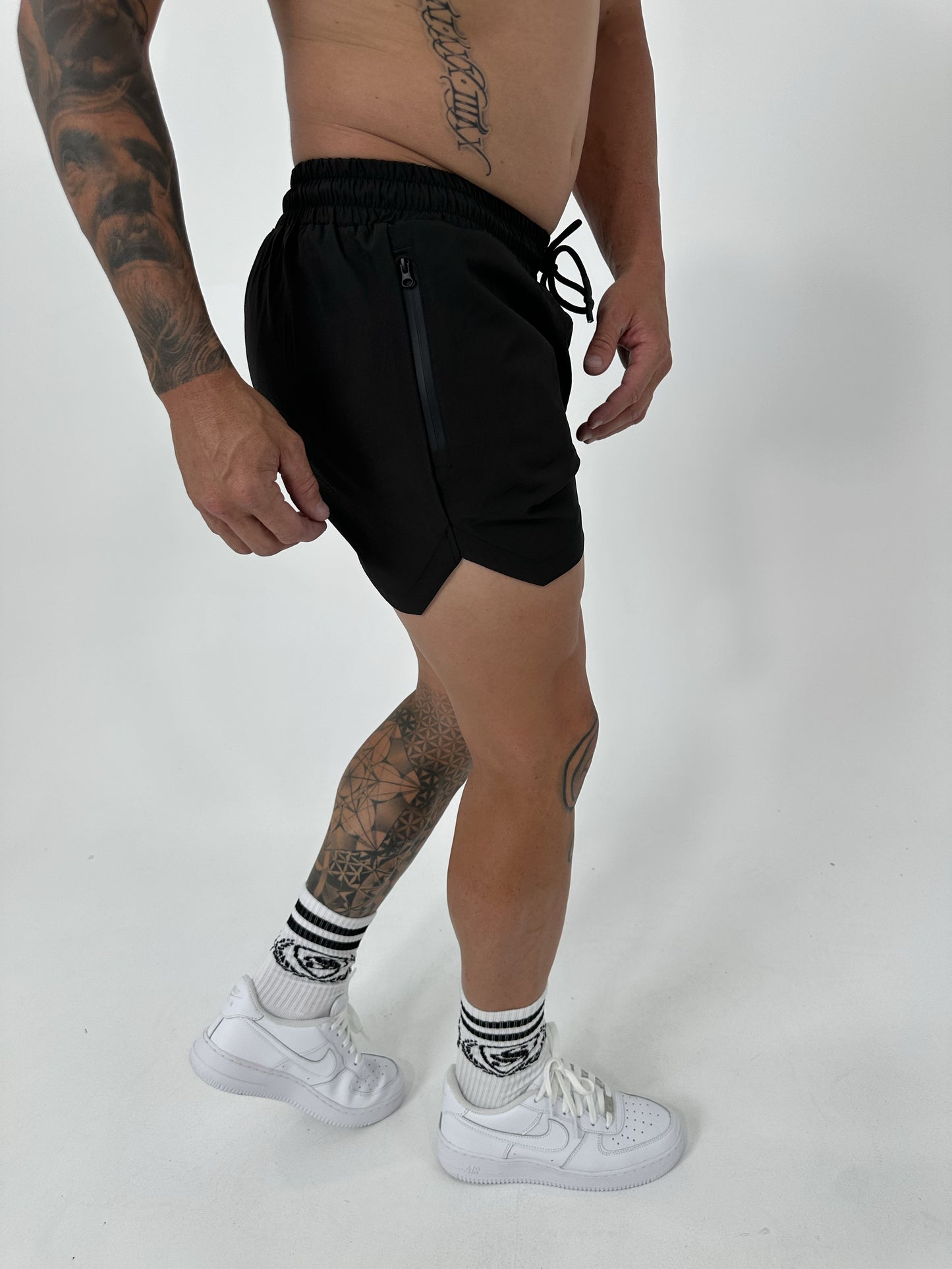 MEN'S LOGO PRINT LIFT SHORTS.