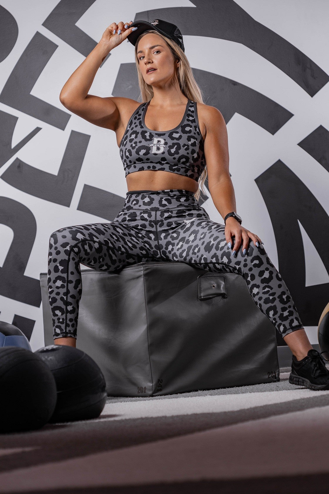 Women's Leopard Print Leggings and Sports Bra Set - Grey.